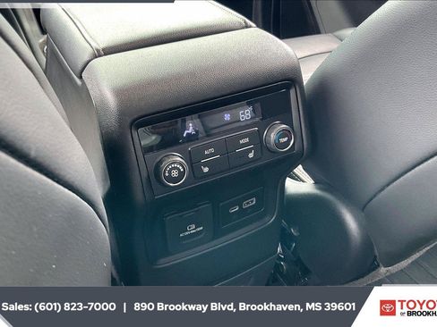 Used 2023 GMC Acadia Denali w/ Denali Technology Package FWD image 25