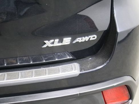 Used 2019 Toyota Highlander XLE AWD/4WD image 43