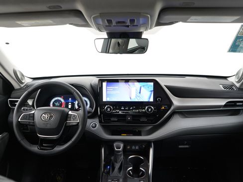 Used 2026 Toyota Highlander Limited image 14