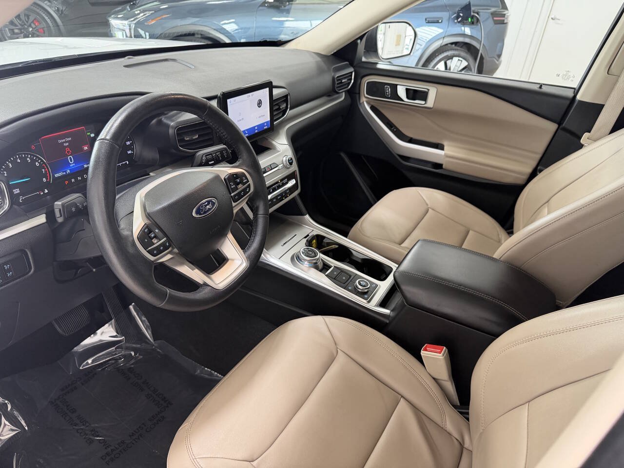 Used 2024 Ford Explorer XLT w/ Equipment Group 202A AWD/4WD image 9
