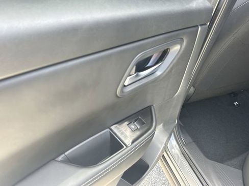 Used 2026 Nissan Rogue SV FWD image 12