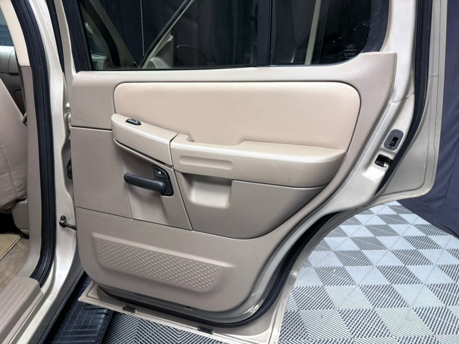 Used 2005 Ford Explorer 4WD XLT image 25
