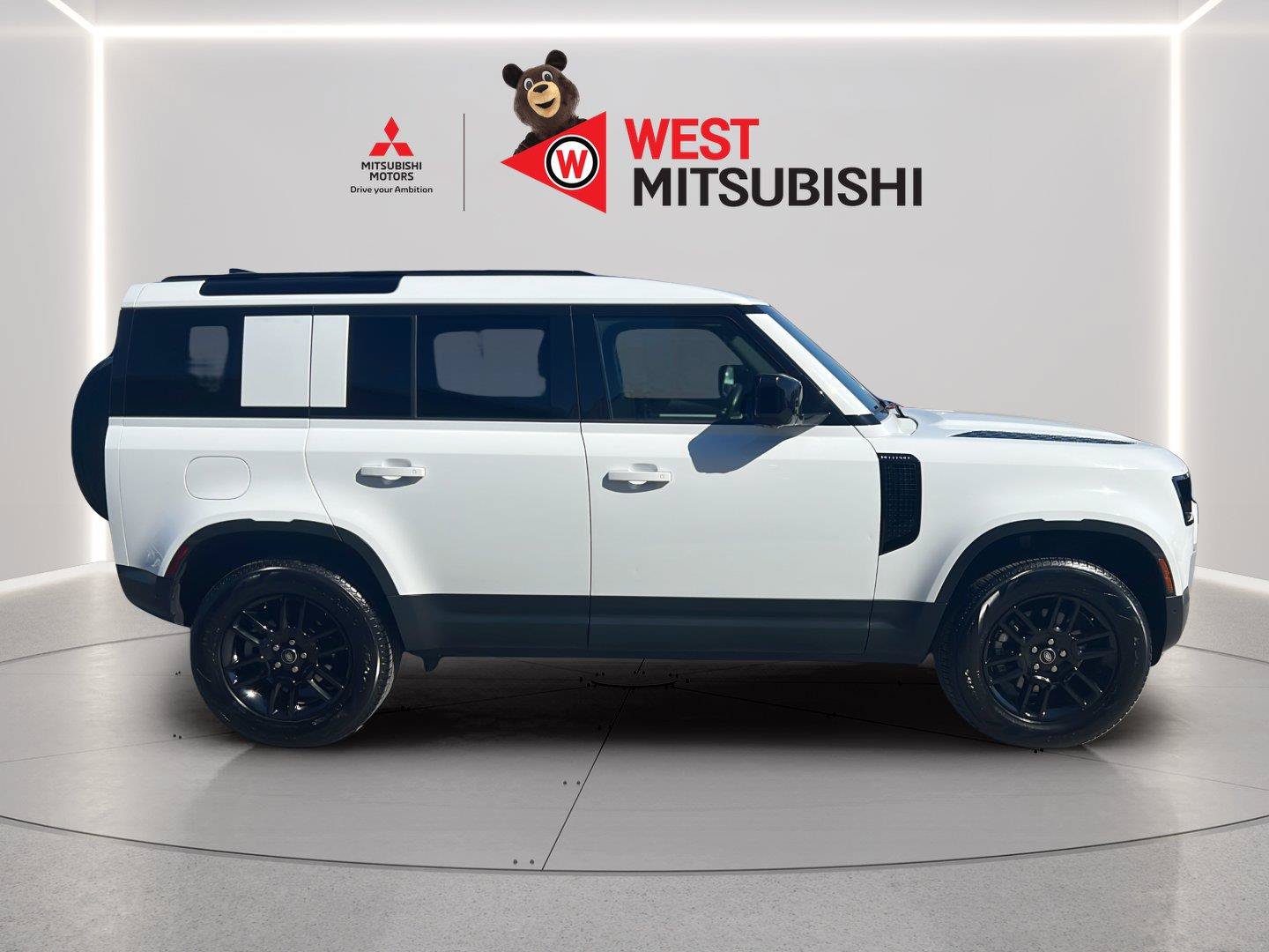 Used 2025 Land Rover Defender 110 S AWD/4WD image 6