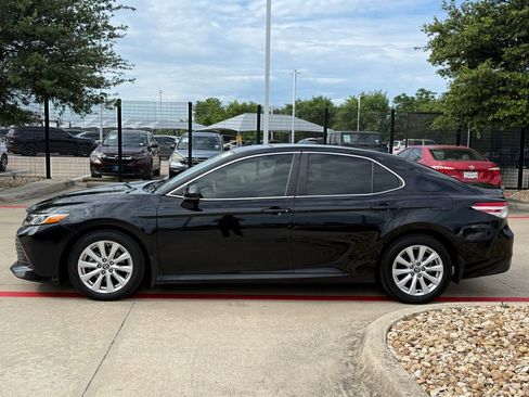 Used 2020 Toyota Camry LE FWD image 2