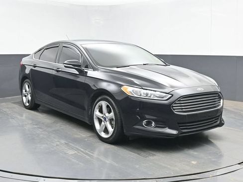 Used 2016 Ford Fusion SE w/ Equipment Group 201A FWD image 2