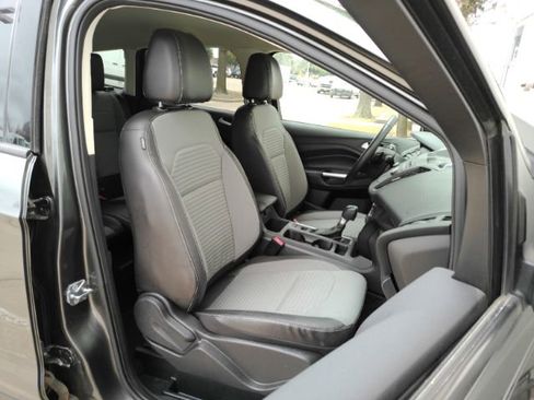 Used 2017 Ford Escape SE w/ SE Sport Appearance Package image 19