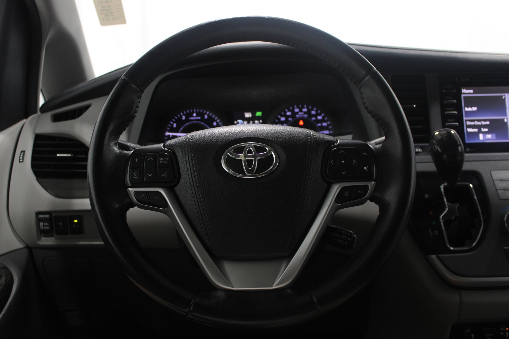 Used 2020 Toyota Sienna XLE w/ XLE Navigation Package FWD image 26