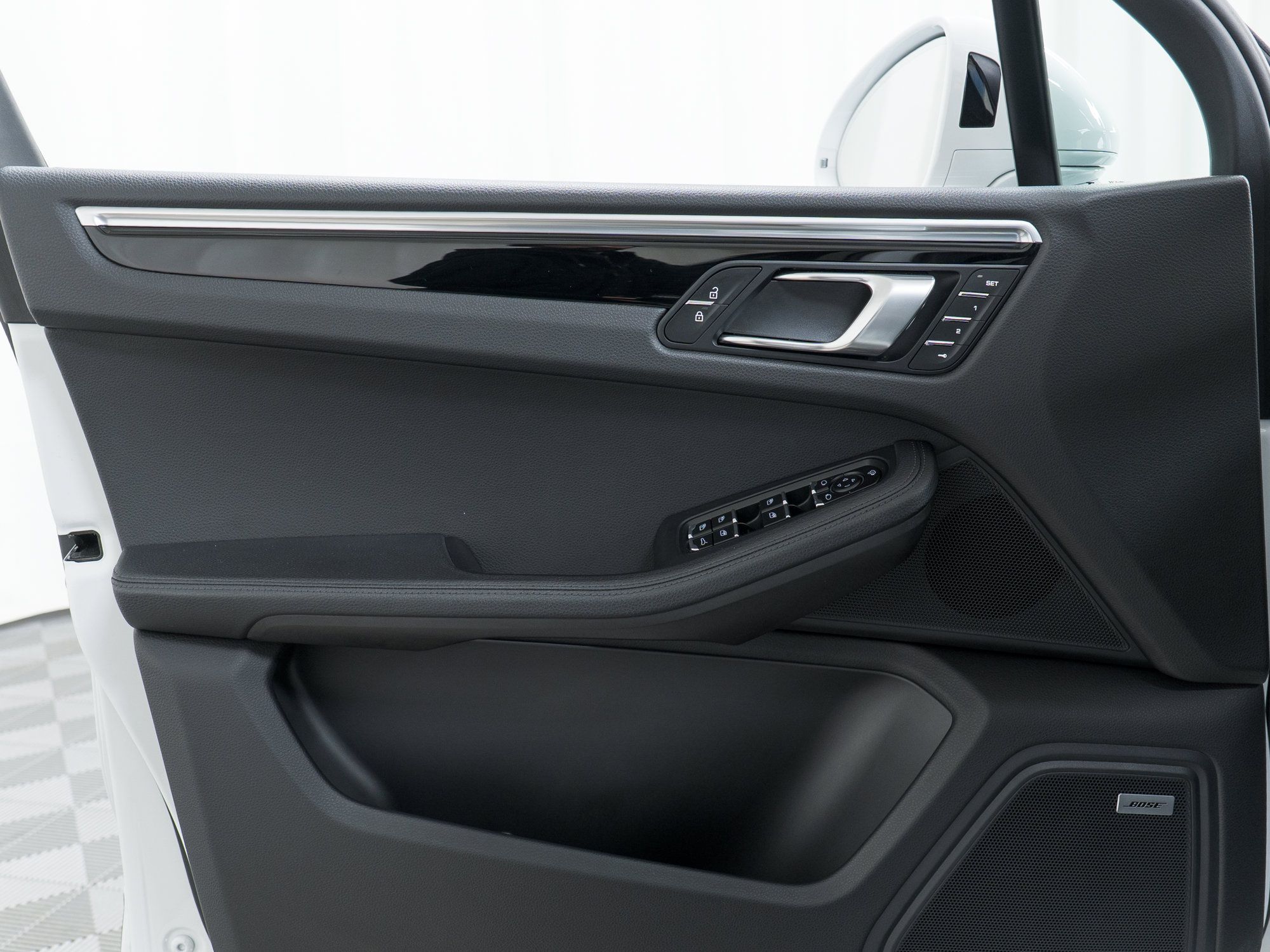Certified 2023 Porsche Macan AWD/4WD image 14
