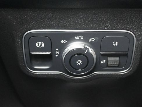 Used 2022 Mercedes-Benz EQB 350 4MATIC image 22