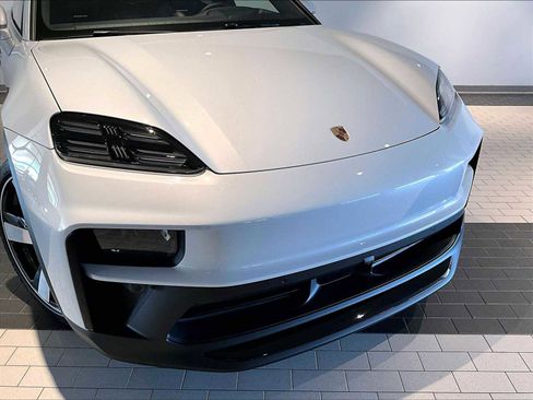 New 2026 Porsche Macan GTS Electric image 30