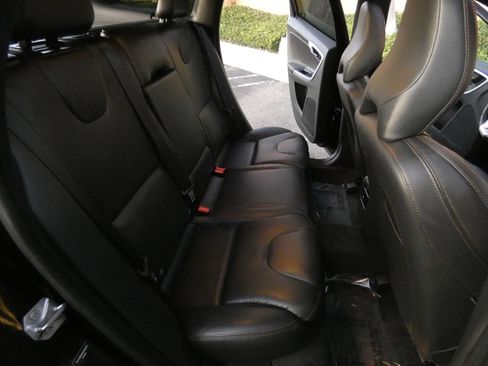 Used 2016 Volvo XC60 T6 Platinum image 35