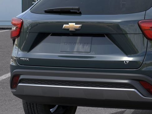 New 2026 Chevrolet Trax LT w/ LT Convenience Package FWD image 14