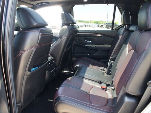 Used 2025 Honda Pilot Black Edition image 16