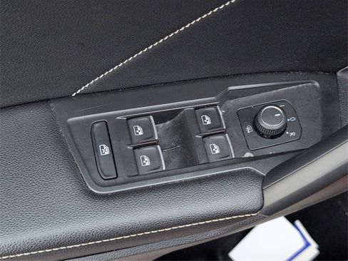 Used 2022 Volkswagen Tiguan SE image 14