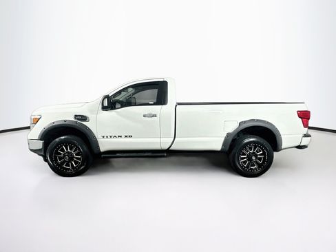 Used 2018 Nissan Titan SV w/ SV Convenience Package AWD/4WD image 4