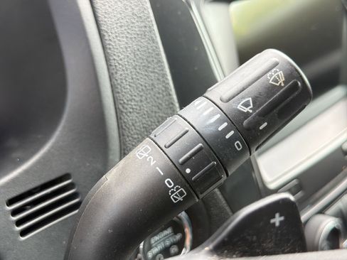 Used 2017 Ford Explorer XLT w/ Equipment Group 202A FWD image 31