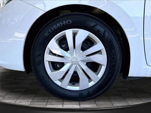 Used 2025 Nissan Versa S FWD image 30