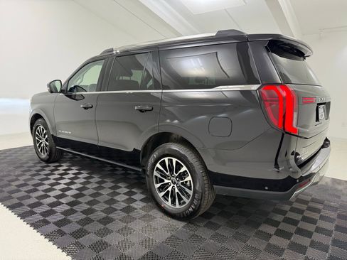 Used 2025 Ford Expedition Platinum image 5