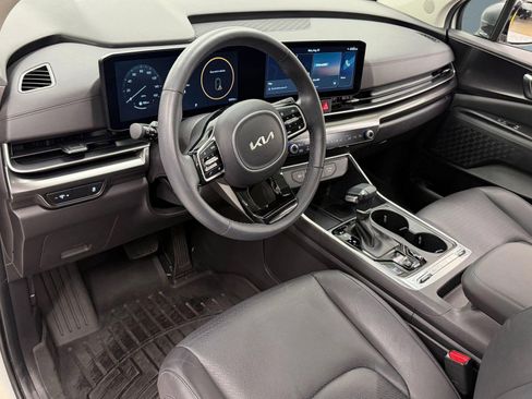 Used 2025 Kia Carnival SX Prestige FWD image 3