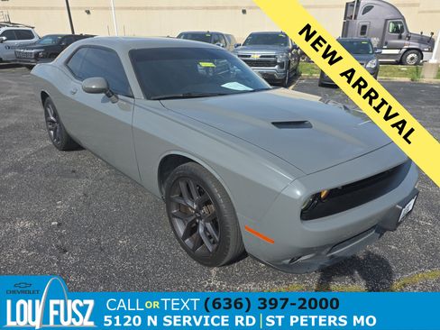 Used 2019 Dodge Challenger SXT w/ Blacktop Package RWD image 1