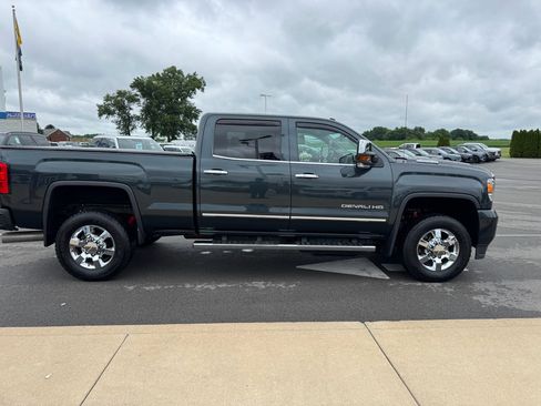 Used 2018 GMC Sierra 3500 Denali w/ Duramax Plus Package AWD/4WD image 9