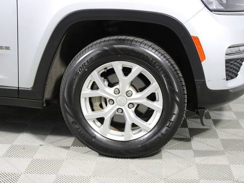 Used 2023 Jeep Grand Cherokee Limited AWD/4WD image 38