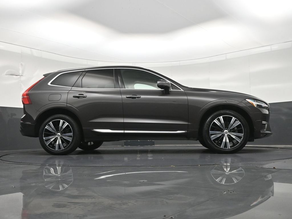 Certified 2023 Volvo XC60 B5 Plus AWD/4WD image 29