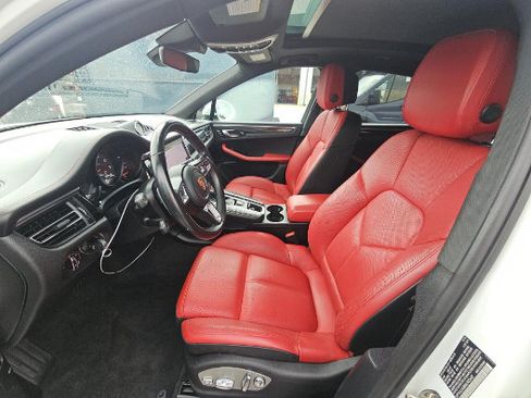 Used 2021 Porsche Macan AWD/4WD image 3