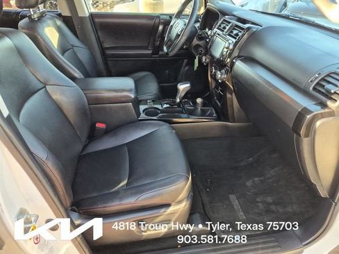 Used 2017 Toyota 4Runner TRD Off-Road Premium AWD/4WD image 10