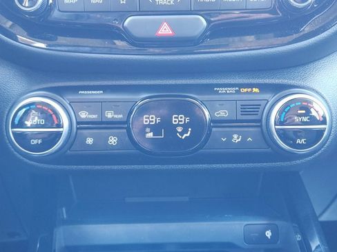 Certified 2025 Kia Soul S image 18