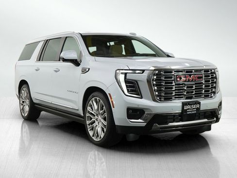 Used 2026 GMC Yukon XL Denali w/ Denali Reserve Package AWD/4WD image 7