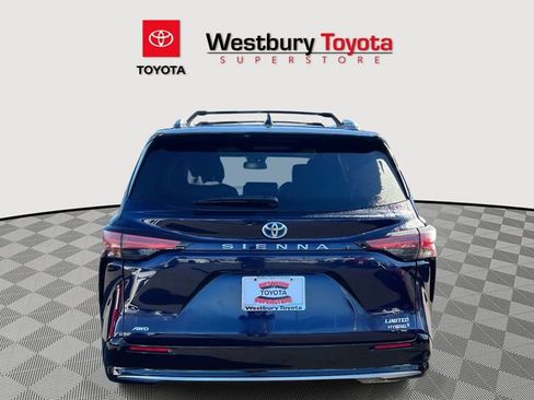 Certified 2024 Toyota Sienna Limited image 9