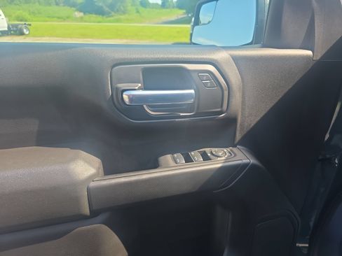 Used 2025 Chevrolet Silverado 1500 Custom Trail Boss AWD/4WD image 15