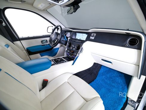 Certified 2023 Rolls-Royce Cullinan w/ Cullinan Package AWD/4WD image 33