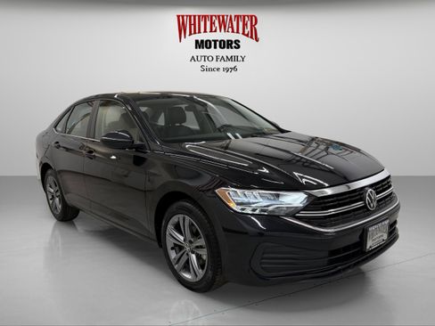 Used 2024 Volkswagen Jetta SE FWD image 5