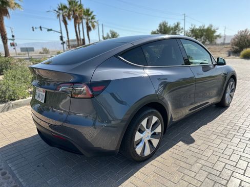Used 2023 Tesla Model Y Long Range AWD/4WD image 14