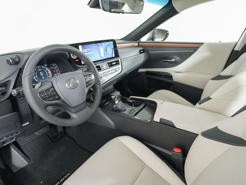 New 2025 Lexus ES 350 w/ Premium Package image 9