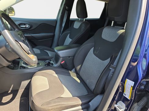 Used 2015 Jeep Cherokee Sport FWD image 5