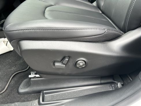 New 2026 Chrysler Pacifica Select w/ S Appearance Package image 17