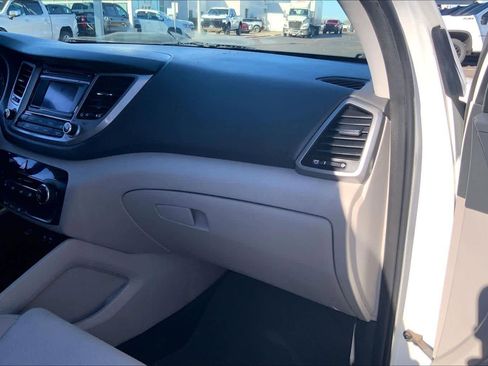 Used 2017 Hyundai Tucson SE image 19