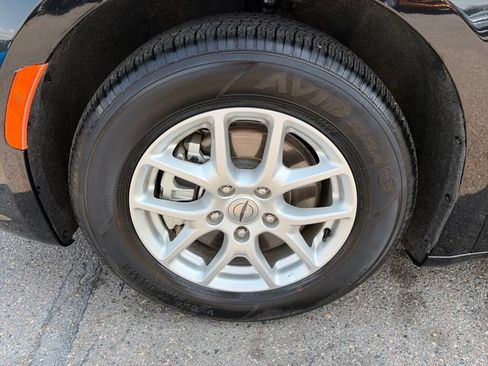 Used 2025 Chrysler Pacifica Select FWD image 12