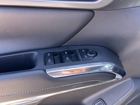 Certified 2025 Chevrolet Traverse LT FWD image 12