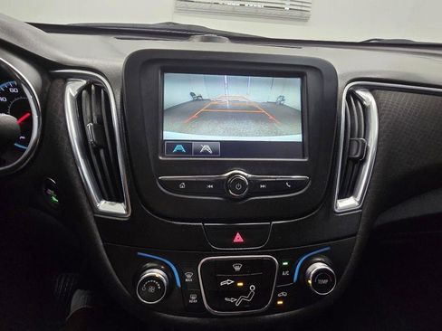 Used 2017 Chevrolet Malibu LT FWD image 23