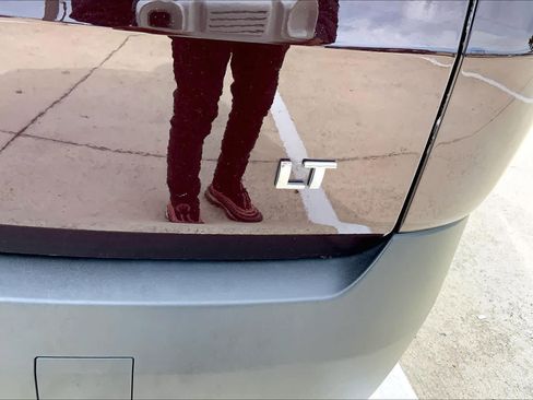 Used 2023 Chevrolet Traverse LT image 9