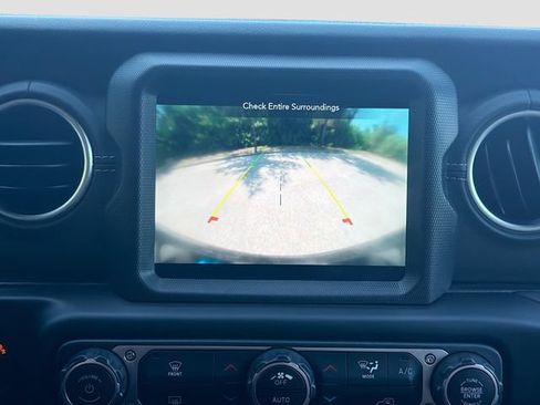 Used 2023 Jeep Wrangler Unlimited Sahara AWD/4WD image 32