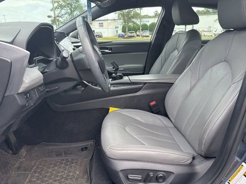 Used 2019 Toyota Avalon XLE w/ Moonroof Package FWD image 3