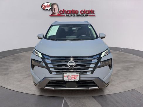 Used 2024 Nissan Rogue SL FWD image 12