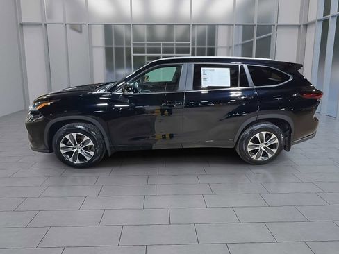 Certified 2024 Toyota Highlander XLE AWD/4WD image 5