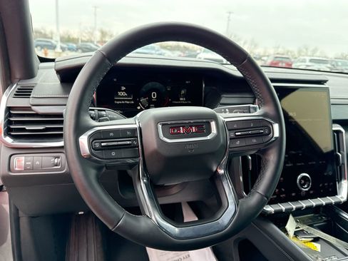 Used 2025 GMC Acadia Elevation image 11