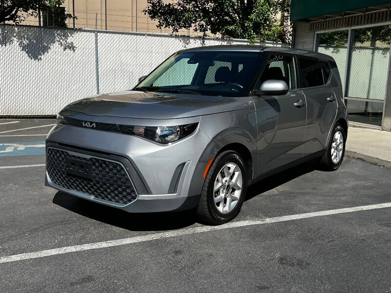 Used 2023 Kia Soul LX w/ Option Group 015 FWD image 3
